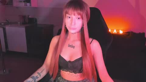 Snapshot of ashmila chatting on May 17, 2:31 am Mila online show from May 17, 2:31 am