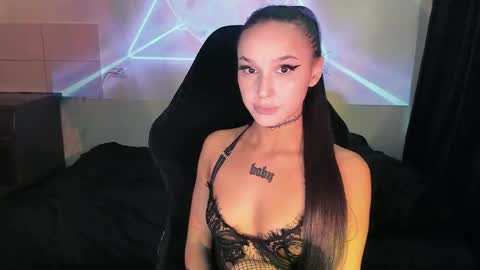Snapshot of ashmila chatting on June 4, 5:35 am Mila online show from June 4, 5:35 am