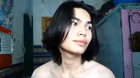 asian_babyboi online show from June 9, 6:36 am