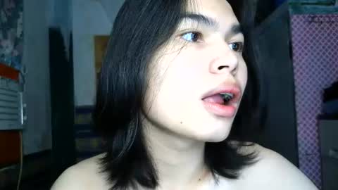 asian_babyboi online show from July 19, 11:25 am