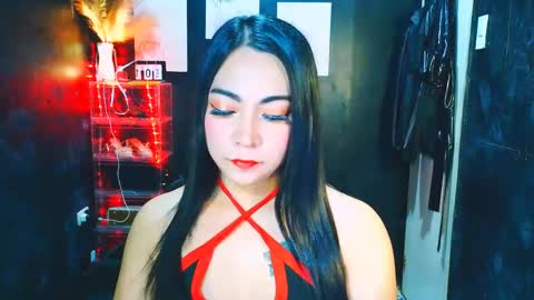 evelyn online show from April 1, 2:03 pm