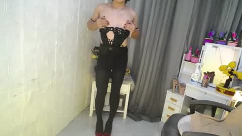 asian_handsomexx online show from July 4, 10:32 am