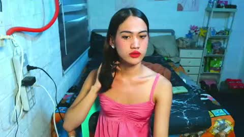 LOVELY LORAINE online show from June 24, 5:17 am