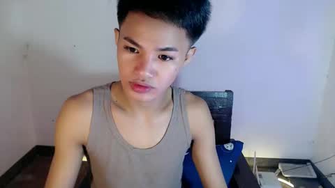 asian_lover05 online show from March 15, 6:36 pm