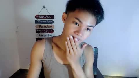 Snapshot of asian_lover05 chatting on March 31, 1:44 pm asian_lover05 online show from March 31, 1:44 pm