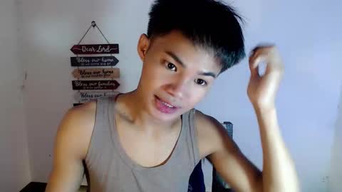 Snapshot of asian_lover05 chatting on April 2, 5:54 pm asian_lover05 online show from April 2, 5:54 pm