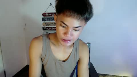 Snapshot of asian_lover05 chatting on April 4, 6:16 pm asian_lover05 online show from April 4, 6:16 pm