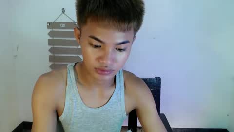 Snapshot of asian_lover05 chatting on April 13, 8:47 pm asian_lover05 online show from April 13, 8:47 pm