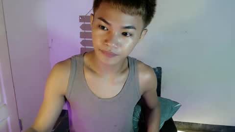 Snapshot of asian_lover05 chatting on April 14, 4:57 pm asian_lover05 online show from April 14, 4:57 pm