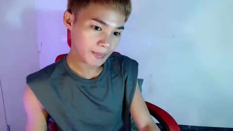 Snapshot of asian_lover05 chatting on April 18, 4:44 pm asian_lover05 online show from April 18, 4:44 pm