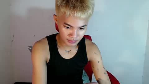 Snapshot of asian_lover05 chatting on May 2, 4:12 pm asian_lover05 online show from May 2, 4:12 pm