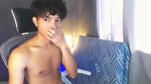 Snapshot of asian_mjxx chatting on May 17, 6:44 am cCALL ME MJ online show from May 17, 6:44 am