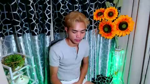 Snapshot of asian_mjxx chatting on June 29, 12:49 pm cCALL ME MJ online show from June 29, 12:49 pm