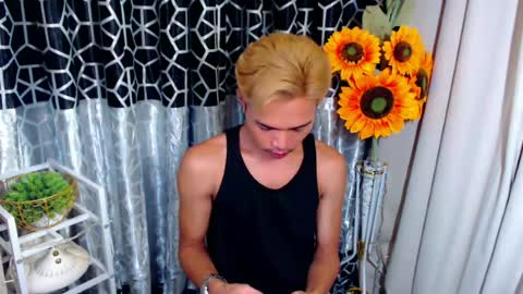 Snapshot of asian_mjxx chatting on July 3, 10:54 am cCALL ME MJ online show from July 3, 10:54 am
