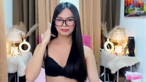 mooreen online show from November 24, 6:57 am