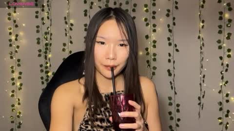 Snapshot of asian_vi chatting on October 12, 8:57 am My name Vi online show from October 12, 8:57 am