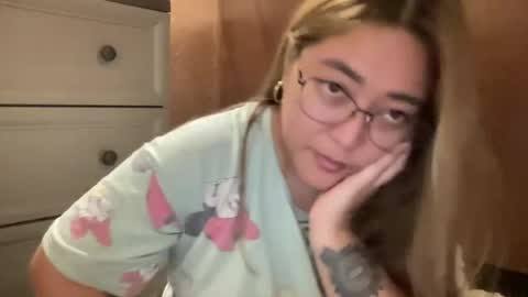 Curvy online show from July 30, 4:28 pm