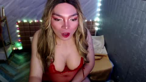 Snapshot of asiandollxxx4u chatting on April 2, 4:32 am BELLA NOTCH online show from April 2, 4:32 am