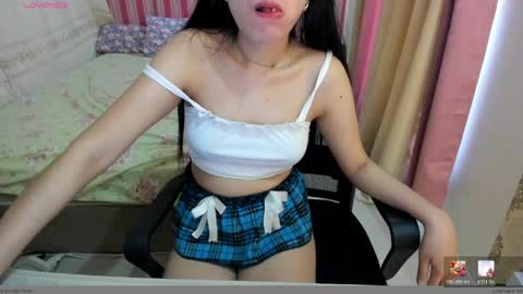 Snapshot of asianhot_babe chatting on April 4, 11:35 pm Melody online show from April 4, 11:35 pm