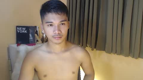 asianhunk_jamesx online show from September 26, 9:57 am