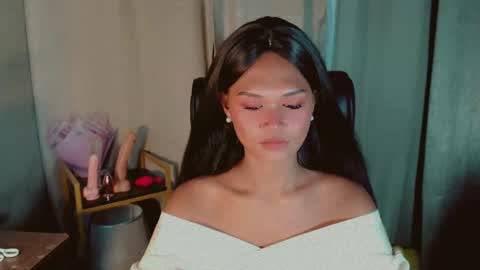 Kianna online show from April 28, 1:27 pm