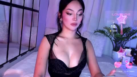Miss Nia online show from December 19, 7:07 pm