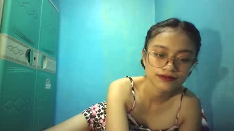 Snapshot of asiansexygirlxoxo chatting on March 28, 2:05 pm ann online show from March 28, 2:05 pm