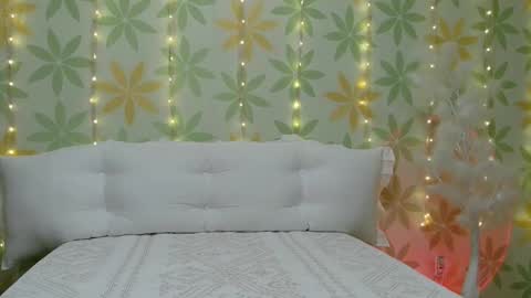 Snapshot of asianshiny chatting on November 14, 5:55 pm Alice online show from November 14, 5:55 pm