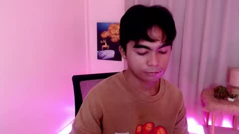 Snapshot of asiansromanticboy chatting on July 31, 4:01 am louiejay online show from July 31, 4:01 am