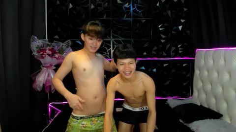 Snapshot of asiantwinkmark chatting on February 8, 12:30 pm Mark online show from February 8, 12:30 pm