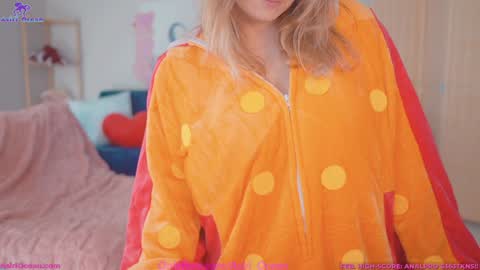 Asiri   pronounced Ah-siri Please no nicknames   3 online show from February 27, 5:35 pm