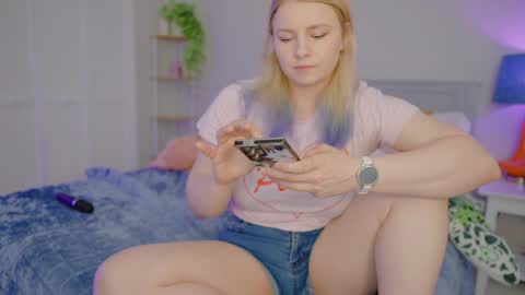 Snapshot of asiri_ocean chatting on April 9, 5:07 pm Asiri pronounced Ah-siri Please no nicknames 3 online show from April 9, 5:07 pm