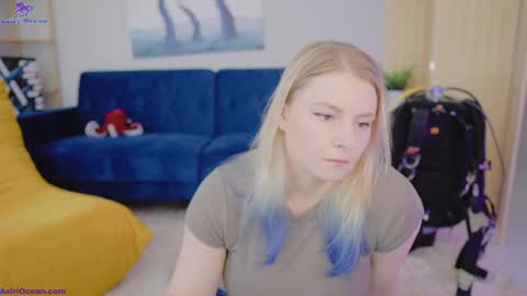 Snapshot of asiri_ocean chatting on April 21, 4:34 pm Asiri pronounced Ah-siri Please no nicknames 3 online show from April 21, 4:34 pm