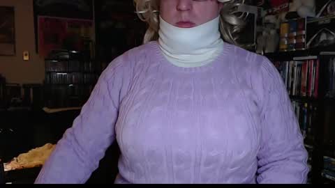 Snapshot of aspen_vale chatting on December 2, 10:45 pm Aspen Vale online show from December 2, 10:45 pm