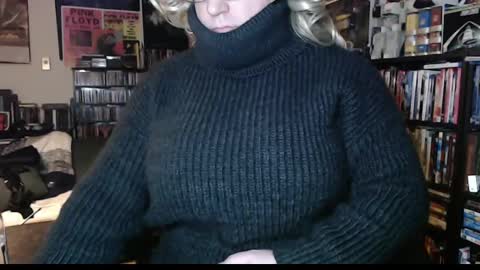 Snapshot of aspen_vale chatting on December 5, 1:47 am Aspen Vale online show from December 5, 1:47 am