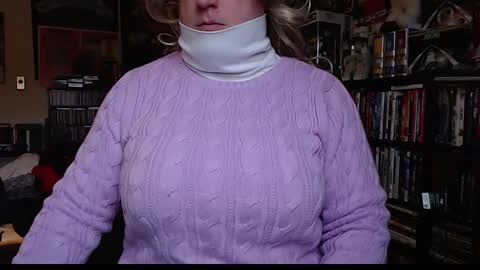 Snapshot of aspen_vale chatting on December 8, 7:32 pm Aspen Vale online show from December 8, 7:32 pm