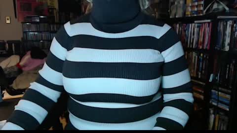 Snapshot of aspen_vale chatting on December 9, 10:30 pm Aspen Vale online show from December 9, 10:30 pm