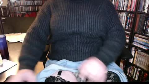 Snapshot of aspen_vale chatting on December 14, 6:56 am Aspen Vale online show from December 14, 6:56 am