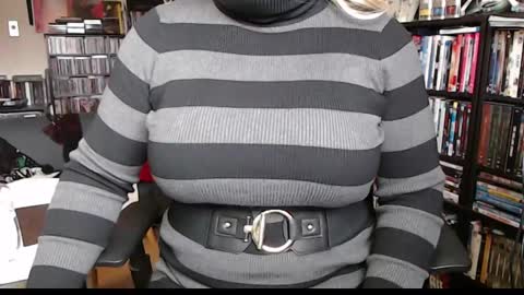 Snapshot of aspen_vale chatting on December 21, 5:29 pm Aspen Vale online show from December 21, 5:29 pm