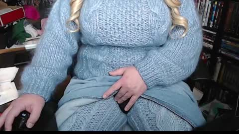 Snapshot of aspen_vale chatting on February 10, 2:48 pm Aspen Vale online show from February 10, 2:48 pm