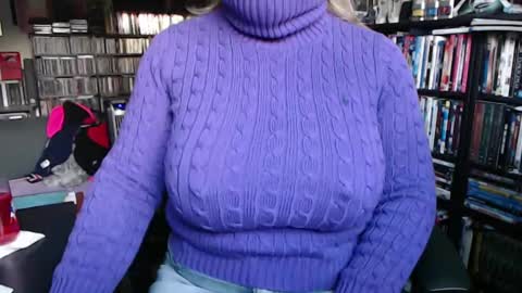 Snapshot of aspen_vale chatting on September 17, 10:22 pm Aspen Vale online show from September 17, 10:22 pm