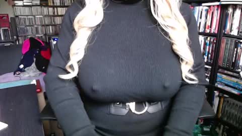 Snapshot of aspen_vale chatting on September 18, 10:01 pm Aspen Vale online show from September 18, 10:01 pm