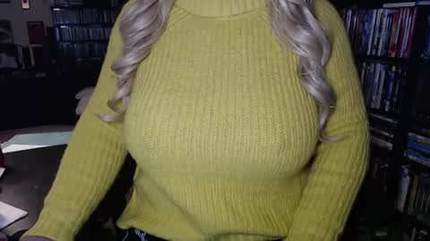 Snapshot of aspen_vale chatting on September 21, 2:46 am Aspen Vale online show from September 21, 2:46 am