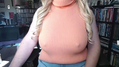 Snapshot of aspen_vale chatting on September 28, 7:41 pm Aspen Vale online show from September 28, 7:41 pm