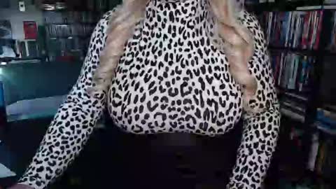 Snapshot of aspen_vale chatting on September 29, 8:57 pm Aspen Vale online show from September 29, 8:57 pm