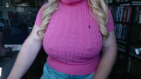 Snapshot of aspen_vale chatting on October 5, 7:12 pm Aspen Vale online show from October 5, 7:12 pm