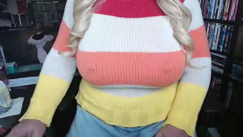 Snapshot of aspen_vale chatting on October 13, 9:04 pm Aspen Vale online show from October 13, 9:04 pm