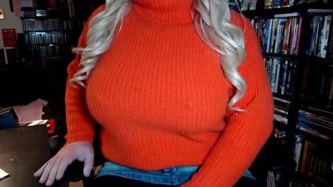 Snapshot of aspen_vale chatting on November 12, 2:01 am Aspen Vale online show from November 12, 2:01 am