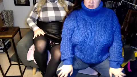 Snapshot of aspen_vale chatting on November 16, 4:07 am Aspen Vale online show from November 16, 4:07 am