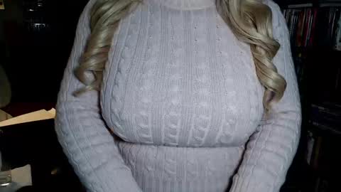 Snapshot of aspen_vale chatting on November 26, 12:22 am Aspen Vale online show from November 26, 12:22 am